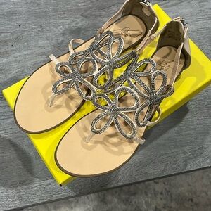 Women’s beige sandal size 9
